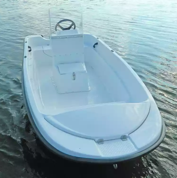 Стеклопластиковая лодка Пингвин с консолью (тримаран) в Ессентуках