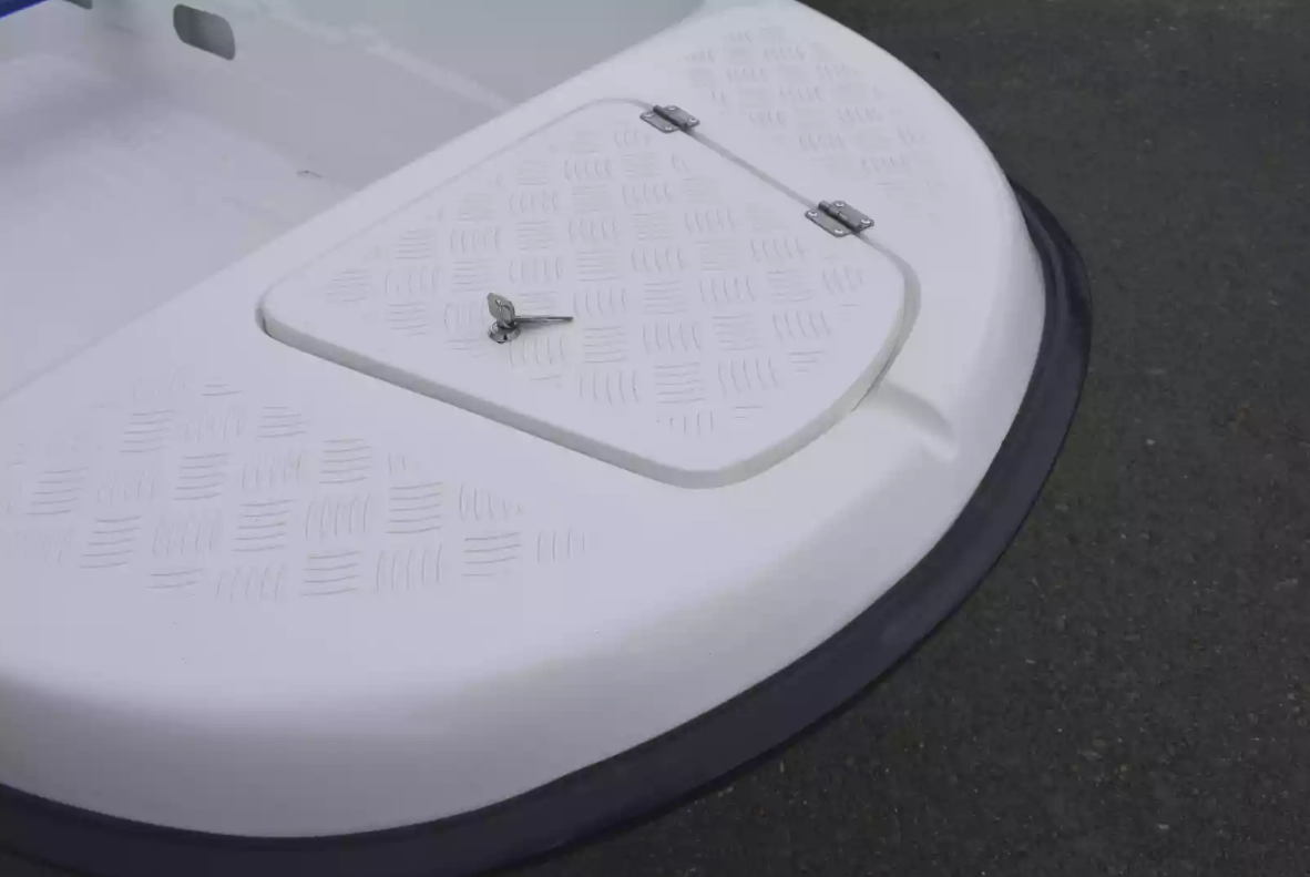 Стеклопластиковая лодка Пингвин New (тримаран) в Ессентуках