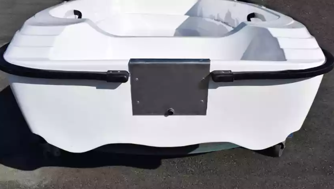 Стеклопластиковая лодка Пингвин (тримаран) в Ессентуках