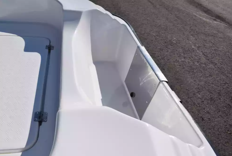 Стеклопластиковая лодка Пингвин (тримаран) в Ессентуках