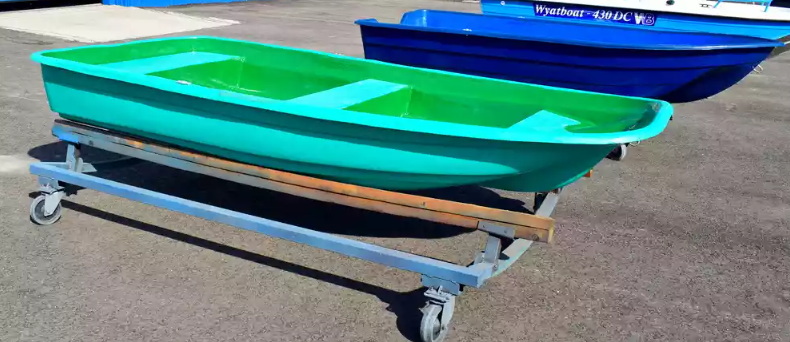 Стеклопластиковая лодка Старт (тримаран) в Ессентуках