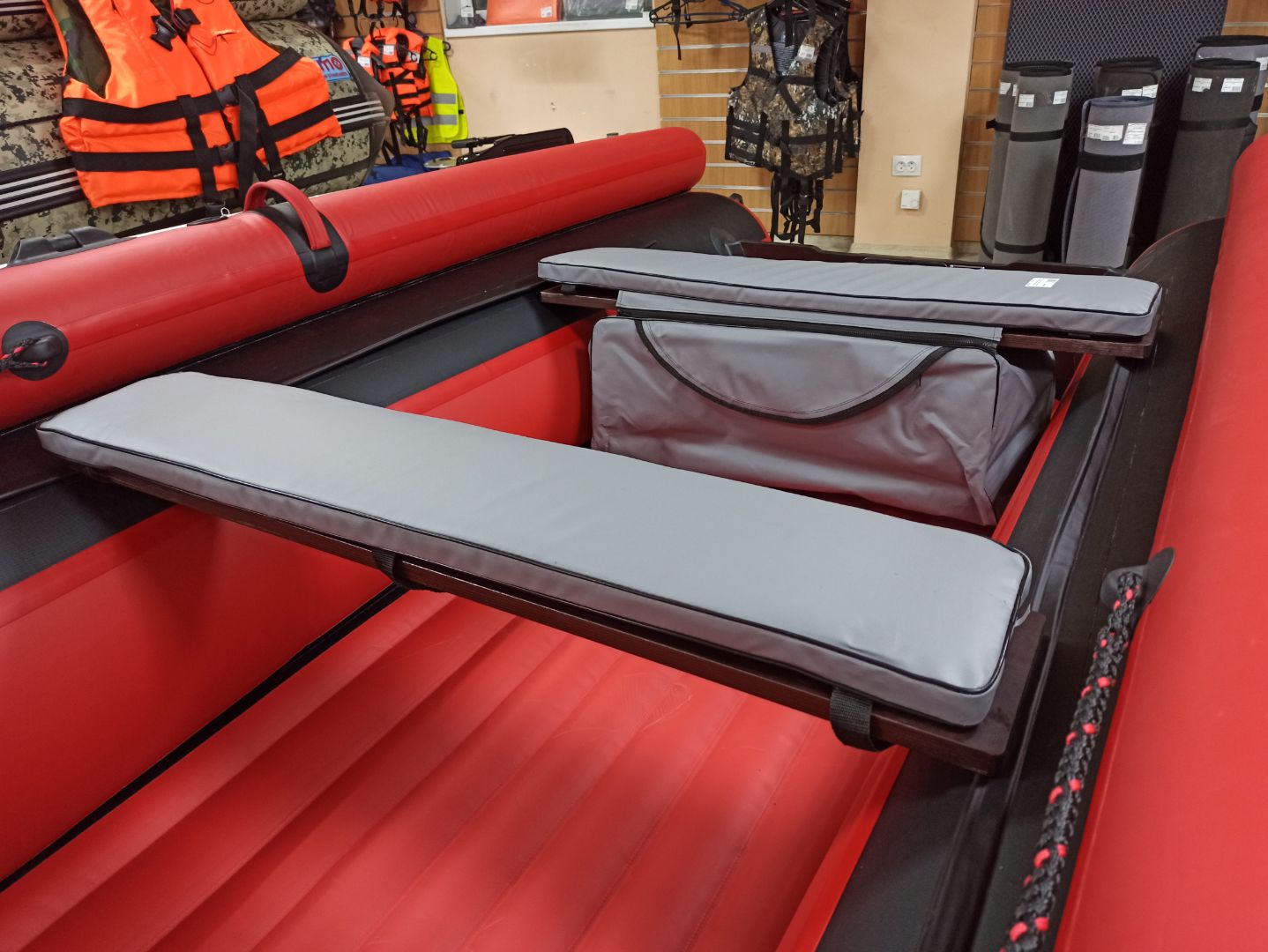 КОМПЛЕКТ МЯГКИХ НАКЛАДОК С СУМКОЙ ДЛЯ ЛОДОК 90Х20 СЕРЫЙ в Ессентуках