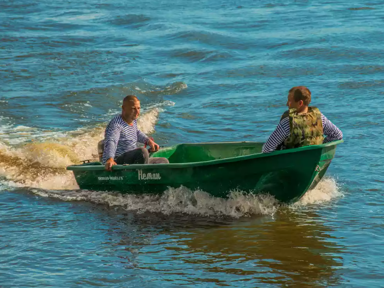 Стеклопластиковая лодка Neman-340 (тримаран) в Ессентуках