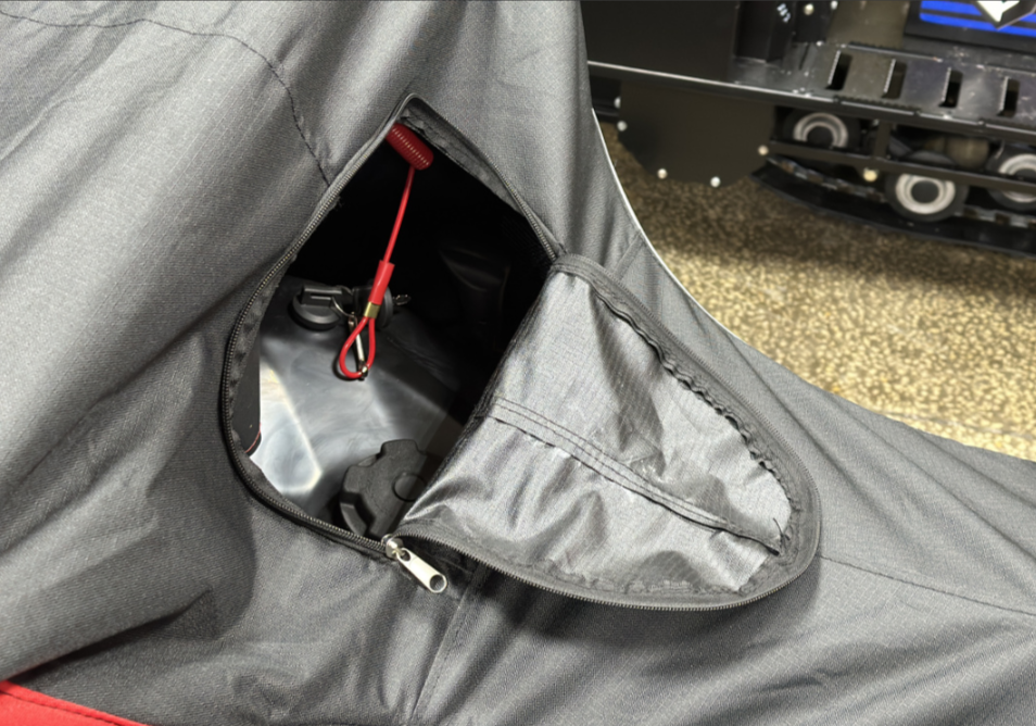 Чехол транспорт. снегохода IKUDZO HUNTER черно-красный Оксфорд ПРЕМИУМ качества с лого IKUDZO в Ессентуках