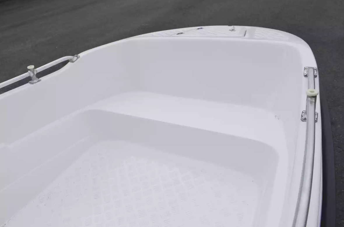 Стеклопластиковая лодка Пингвин New (тримаран) в Ессентуках