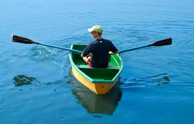 Стеклопластиковая лодка Малютка в Ессентуках