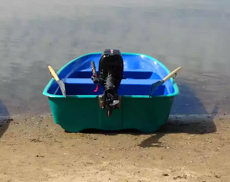 Стеклопластиковая лодка Старт (тримаран) в Ессентуках