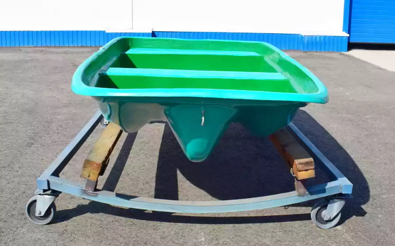 Стеклопластиковая лодка Старт (тримаран) в Ессентуках