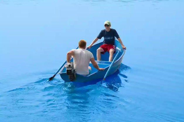 Стеклопластиковая лодка Омуль в Ессентуках