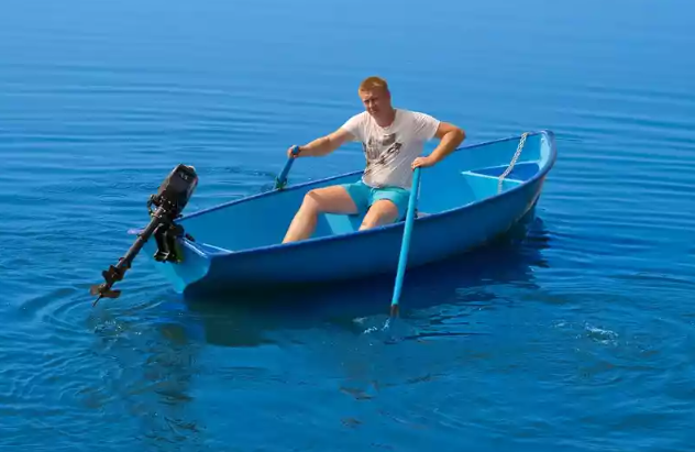 Стеклопластиковая лодка Омуль в Ессентуках