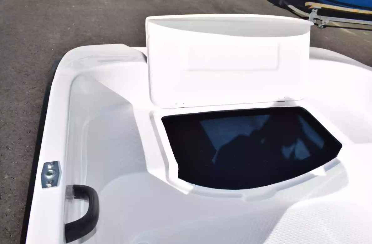 Стеклопластиковая лодка Пингвин (тримаран) в Ессентуках