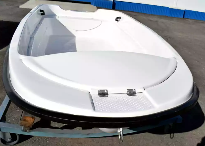 Стеклопластиковая лодка Пингвин (тримаран) в Ессентуках