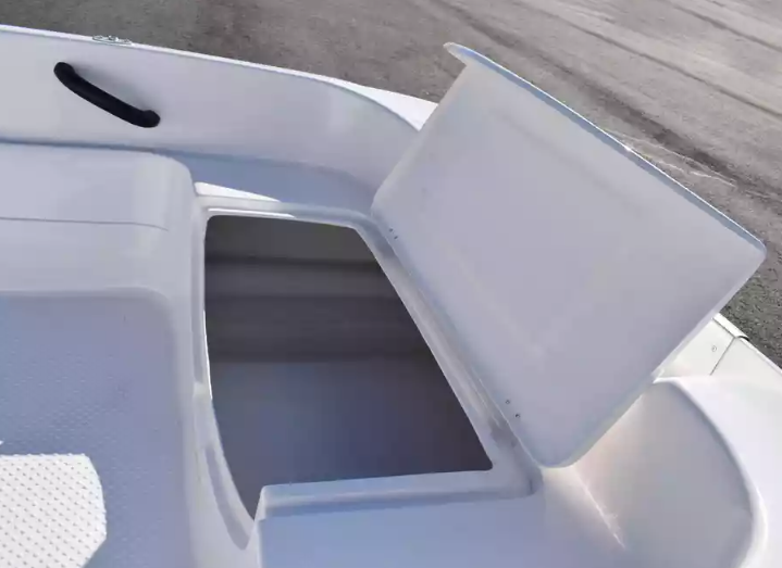 Стеклопластиковая лодка Пингвин (тримаран) в Ессентуках